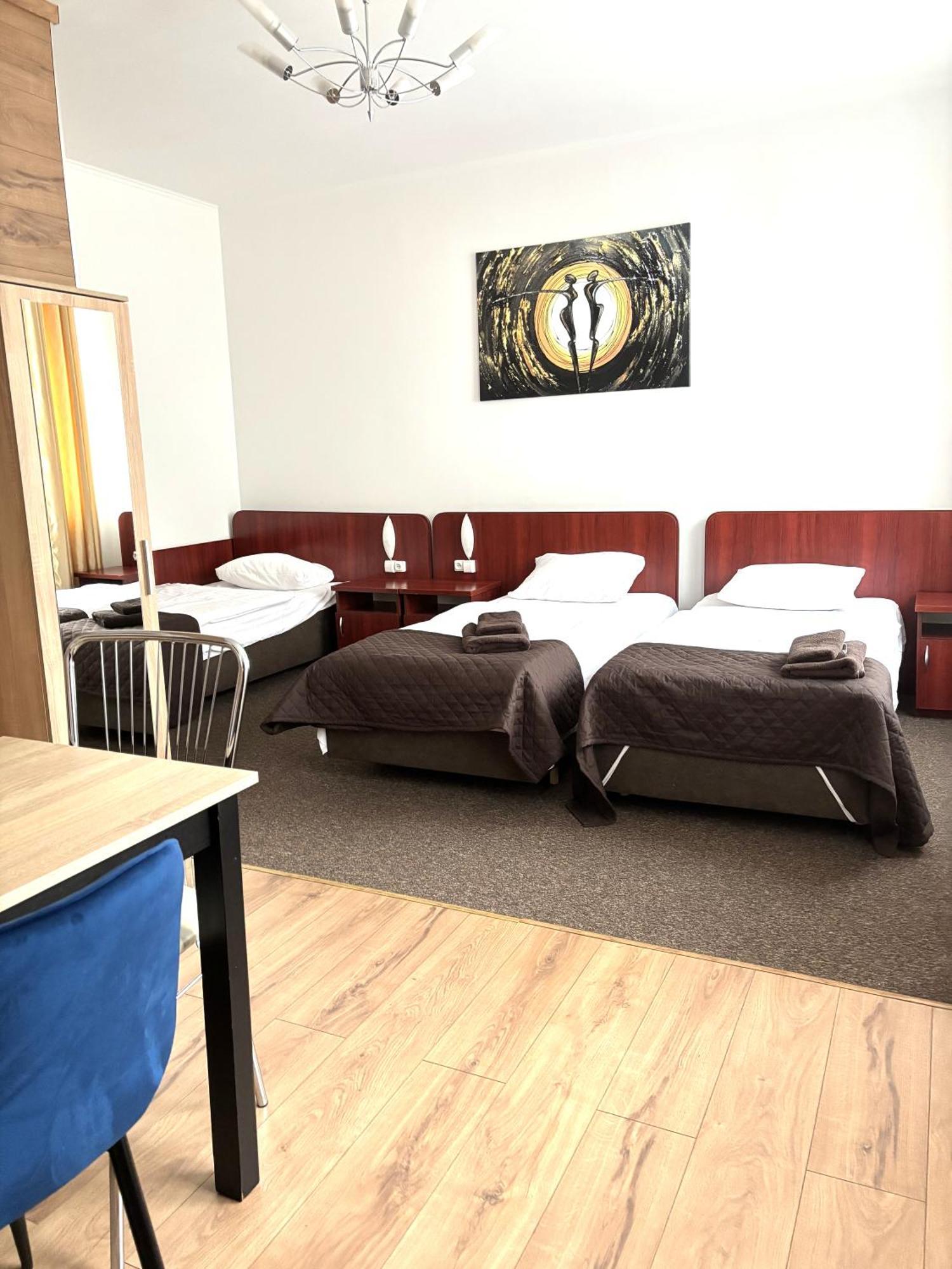 Victoria 3* Warszawa